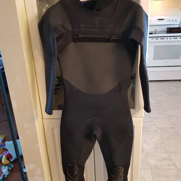 Wetsuit - Picture 5 of 6